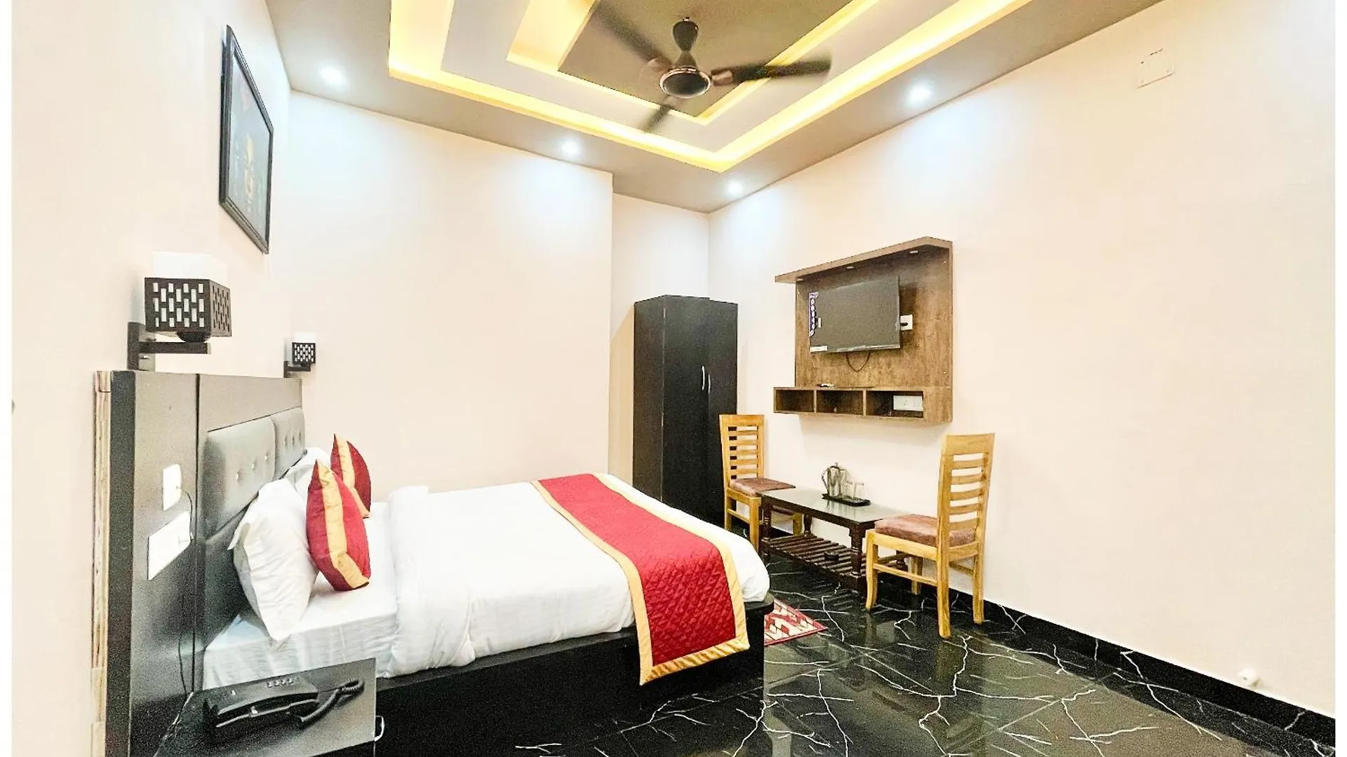 Hotel P-S-R , Varanasi, Fully Air Conditioned Room With Free Wifi, Near Shri Kashi Vishwanath Temple And Ganga Ghat 인도